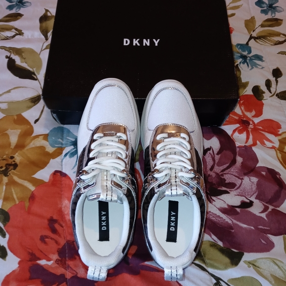 DKNY LEO Wedge Sneaker - Picture 6 of 8
